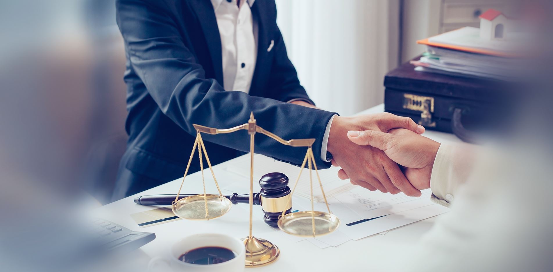 Hukukun farklı alanlarında etkin, hızlı ve çözüm odaklı hukuki danışmanlık için bizimle iletişime geçin.