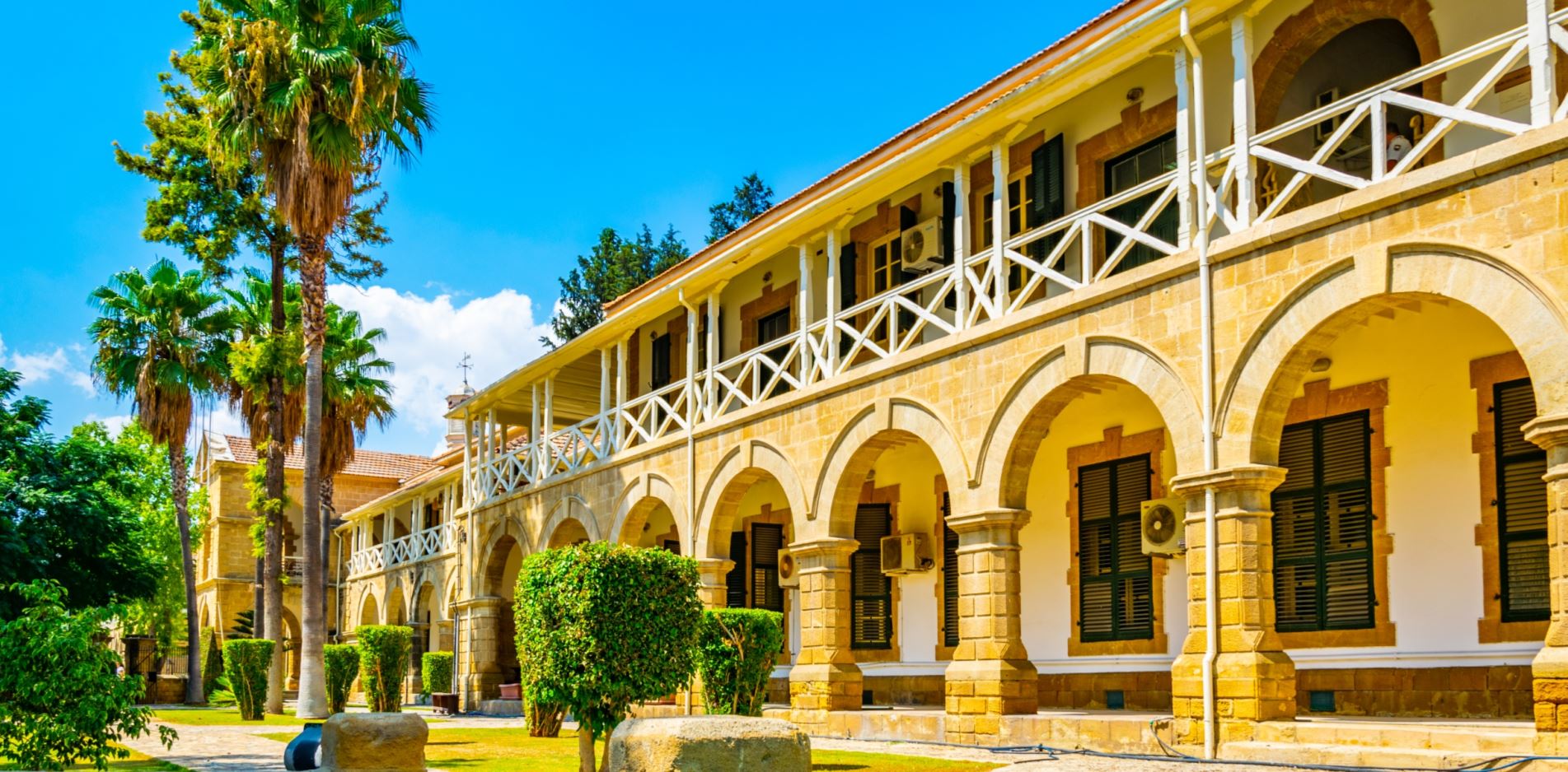 Başarı bir ekip işidir. Kıdemli avukat kadromuz en kısa sürede en doğru hukuki çözümle yanınızda.